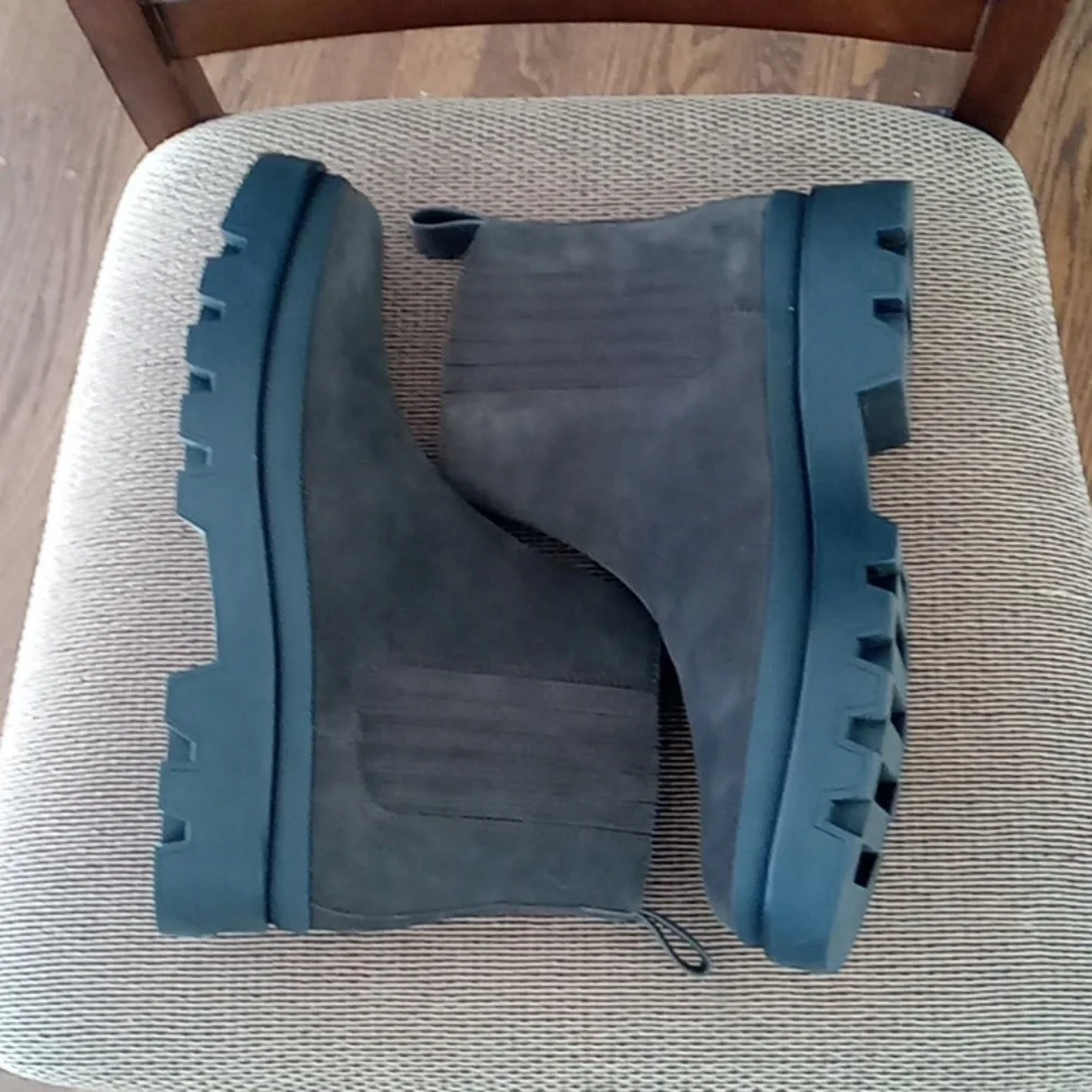 Michael Kors men's boots-NEW